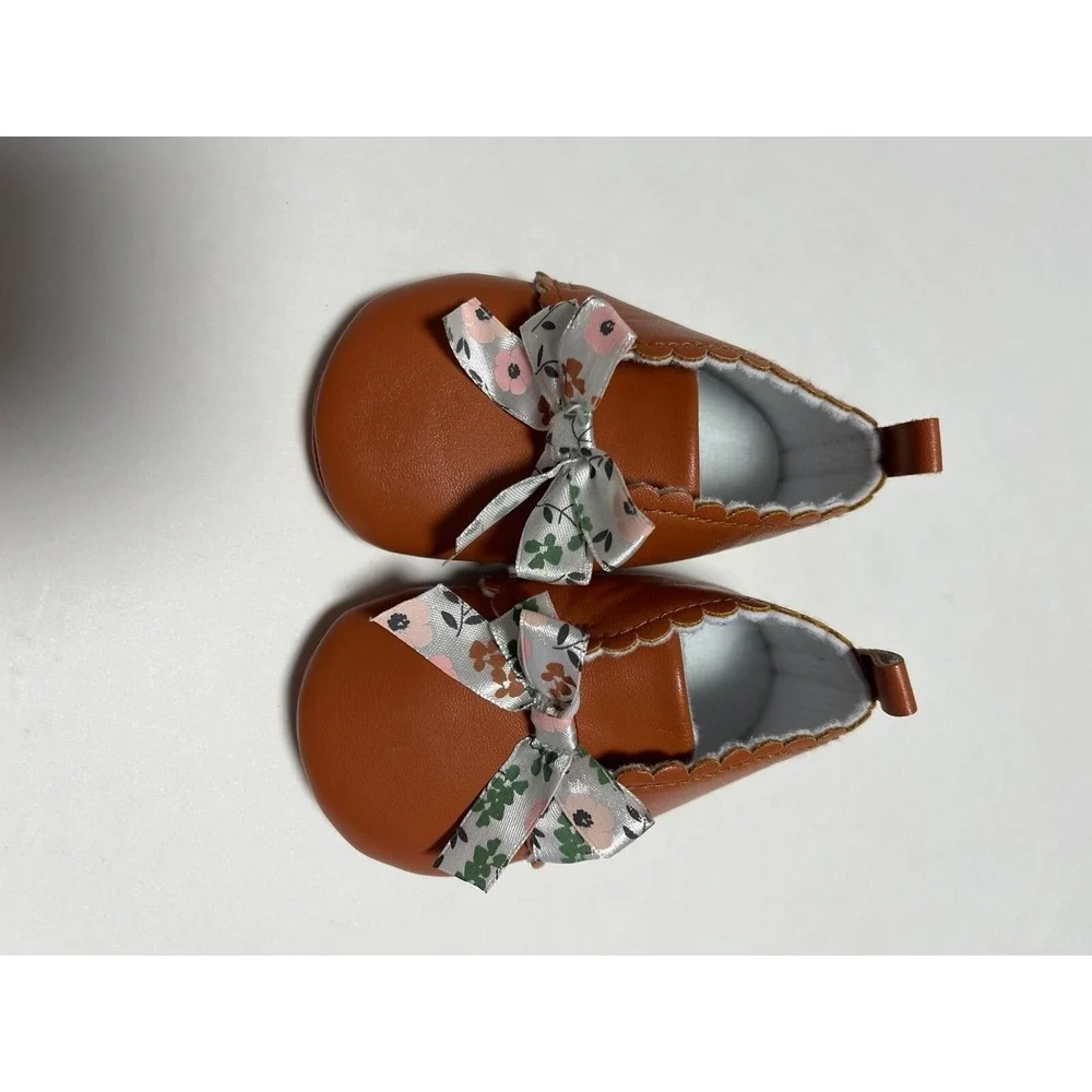 Baby shoes size 0-3 month brown‎ faux leather with floral bow slip on